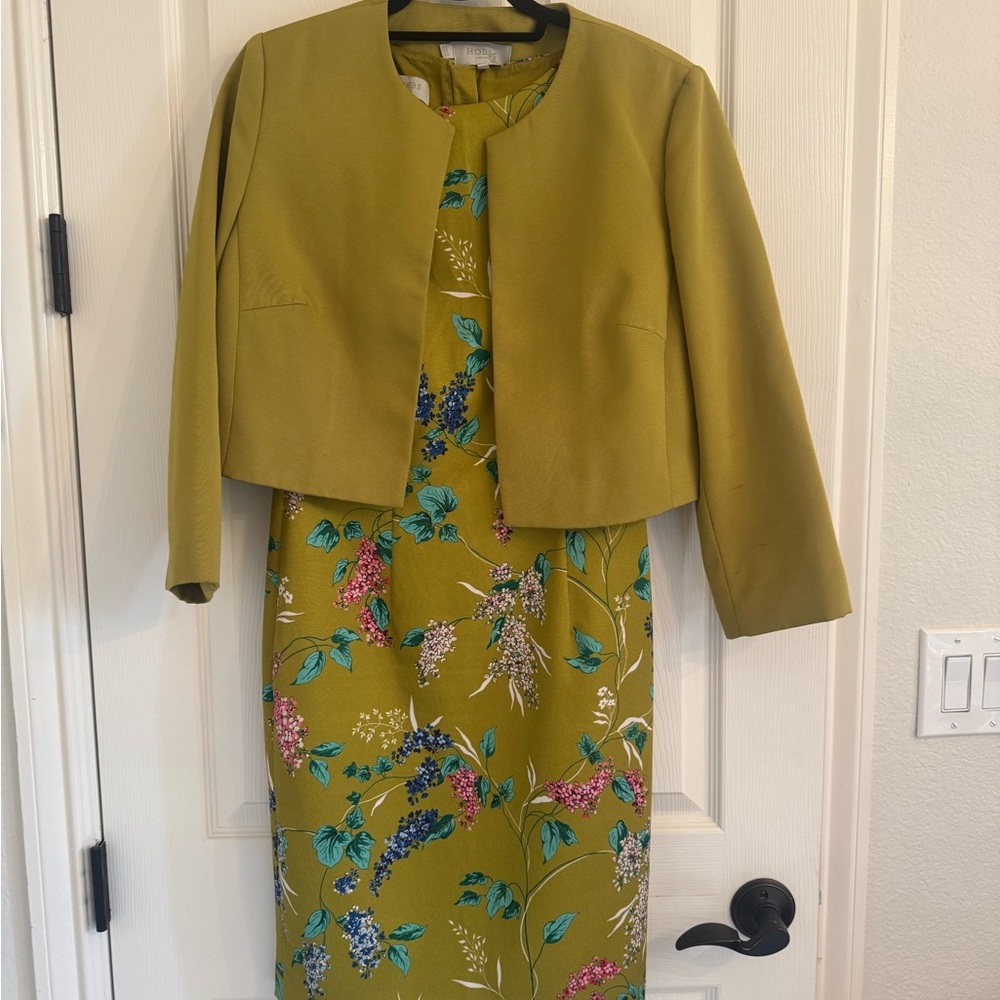 Green Knee-Length Sleeveless Sheath Dress with Matching Cropped Jacket